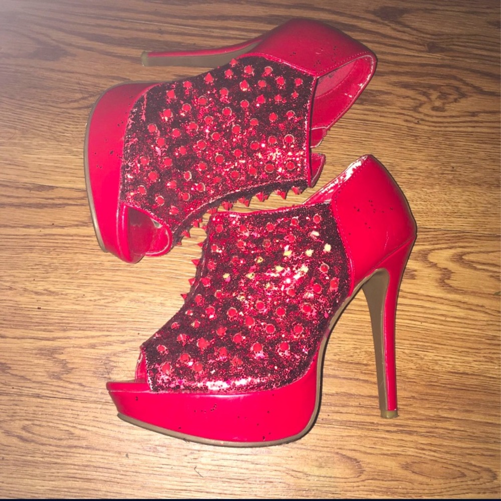 Rouqe heels